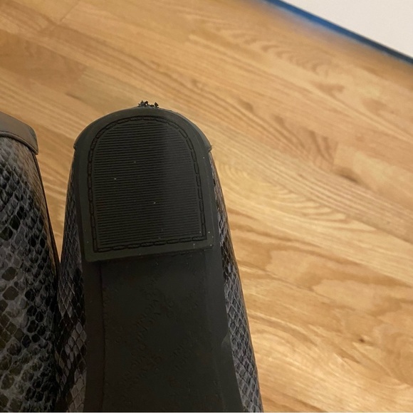 Vionic Black Leather Flats Sz 7 Women’s Bow Toe Shoes - Picture 5 of 7